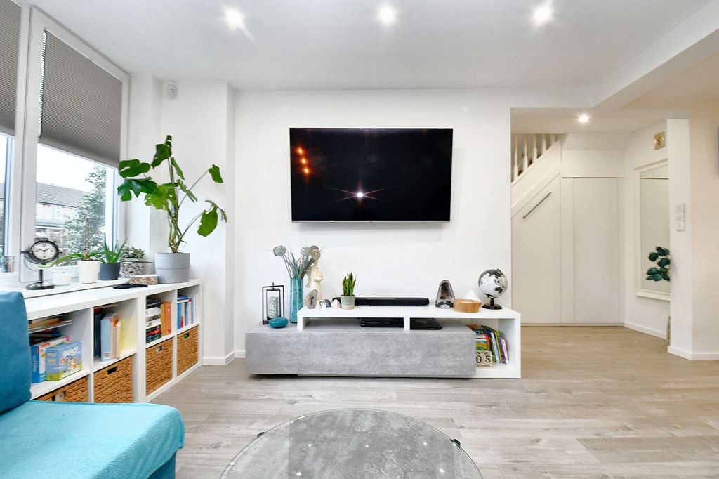 Property photo 2 of 30