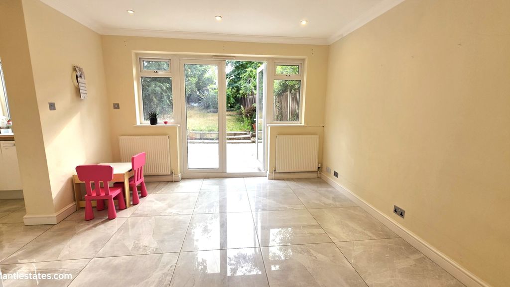 Property photo 3 of 15 Dining Room