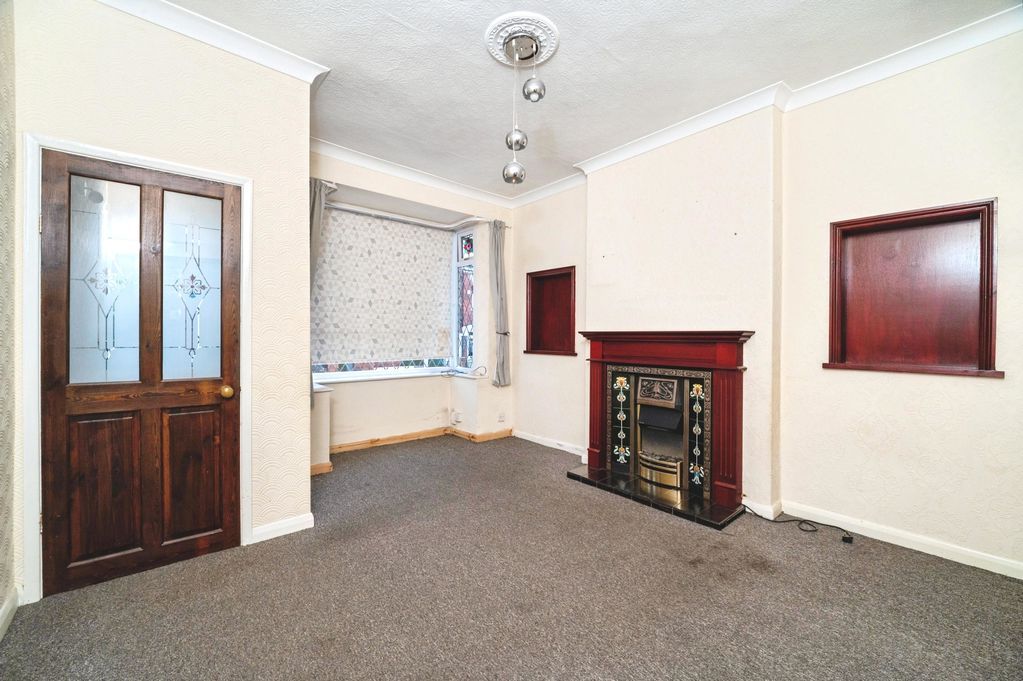 Property photo 3 of 18 Living Room