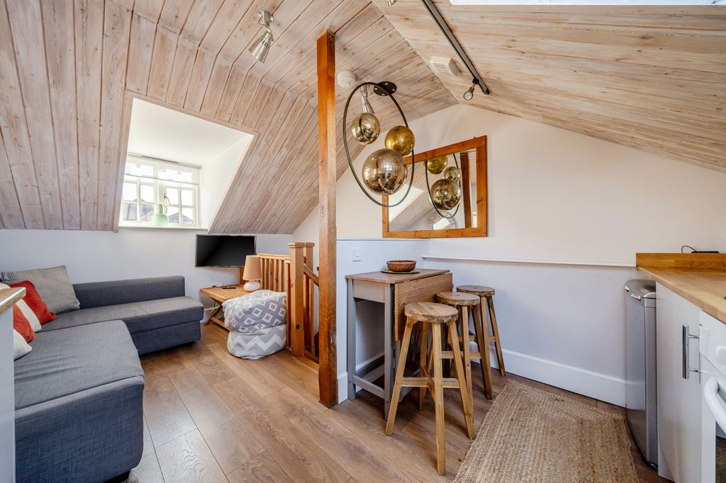 Property photo 3 of 10 Living Room