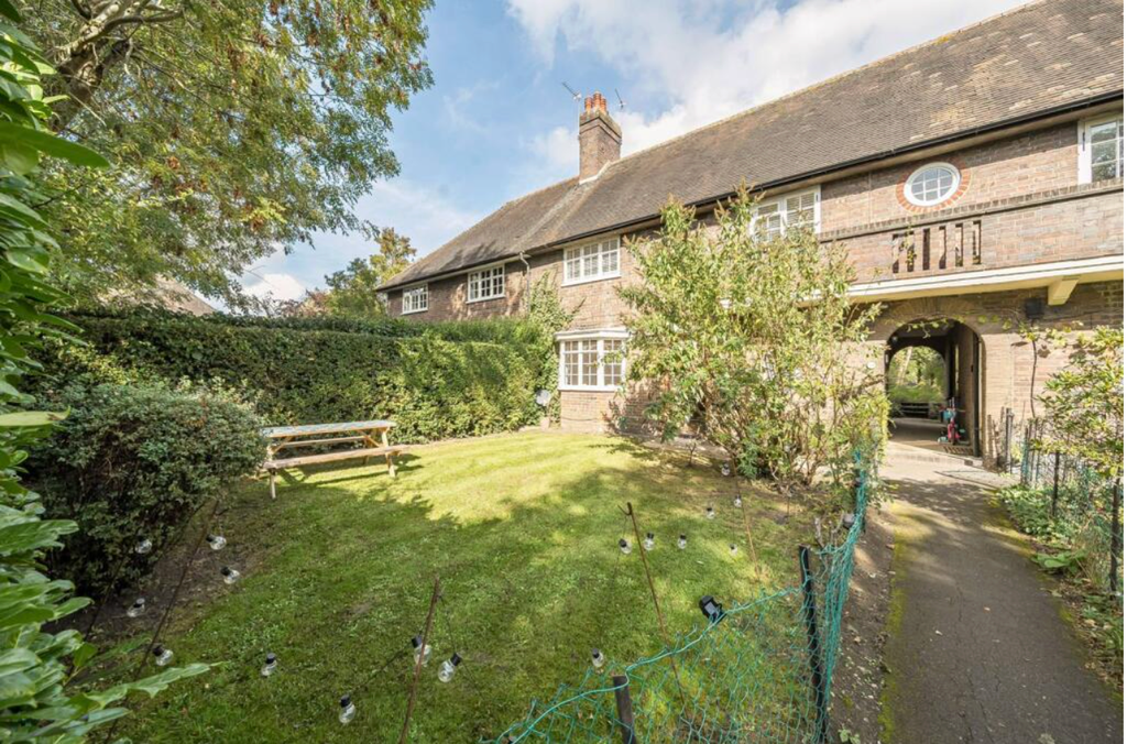 Property photo 2 of 10