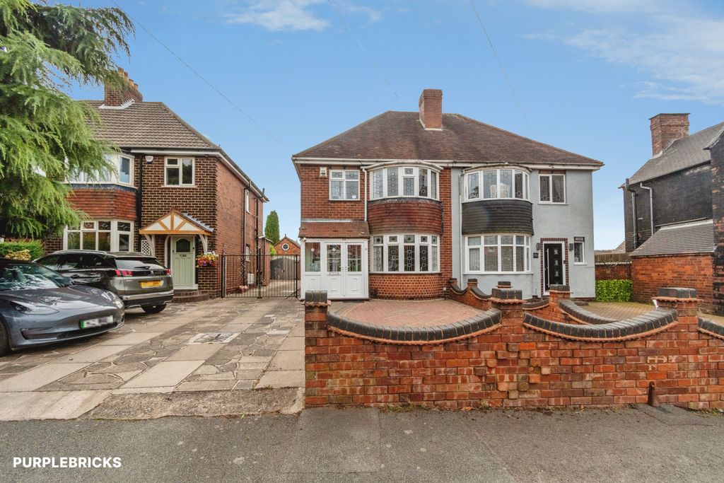 Property photo 2 of 32