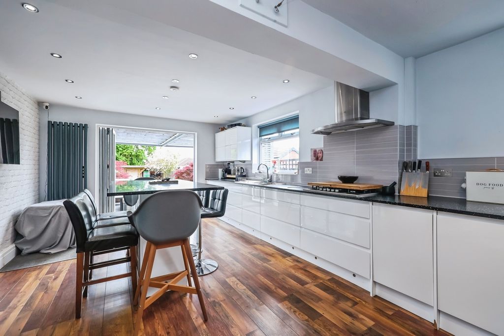 Property photo 2 of 19 Pbox-Img.Jpg