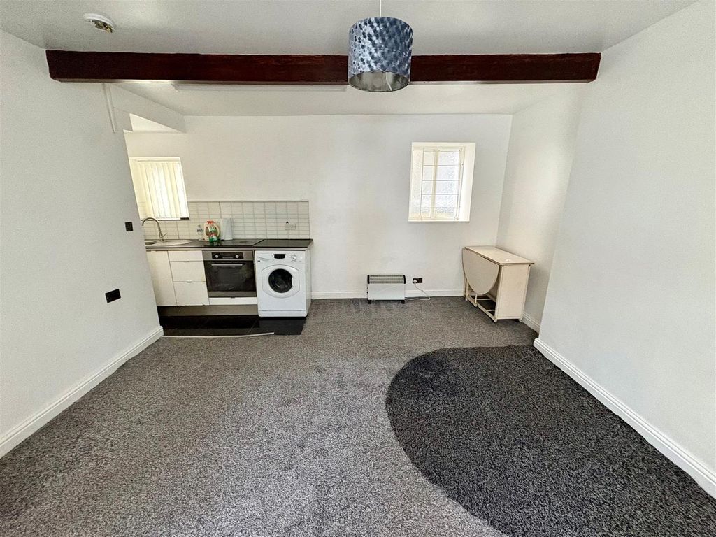 Property photo 2 of 8