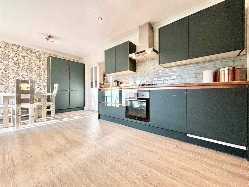 Property photo 2 of 28 Kitchen