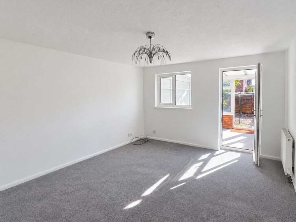 Property photo 3 of 7 Living Room