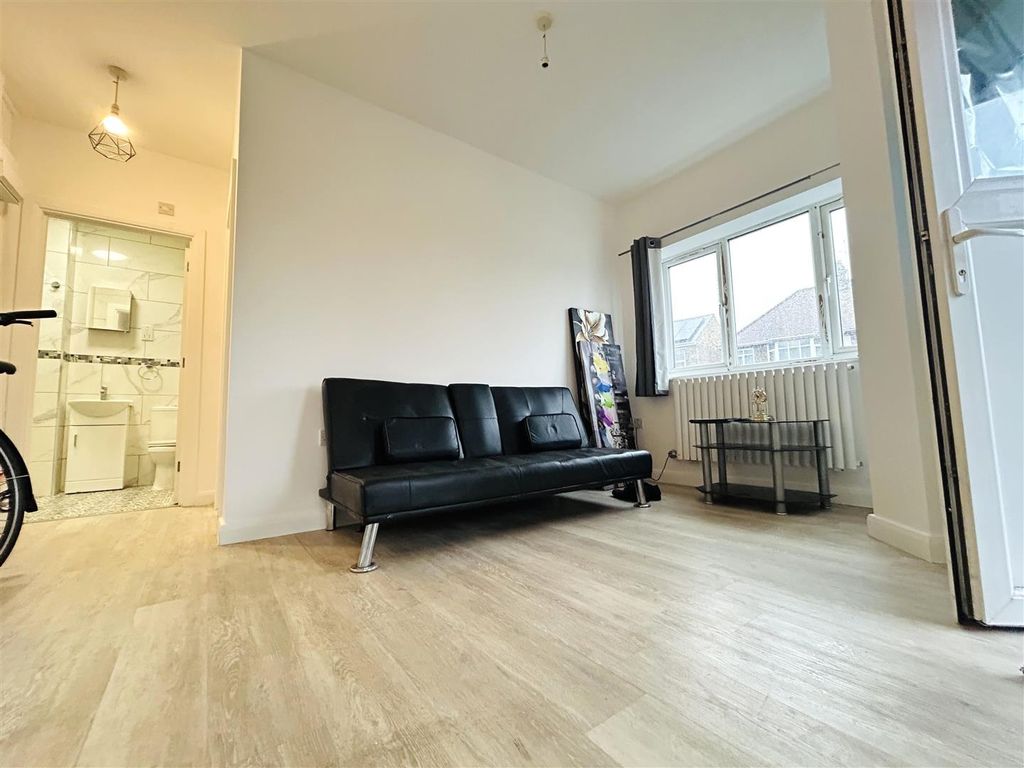 Property photo 3 of 5 Lounge Kitchenette