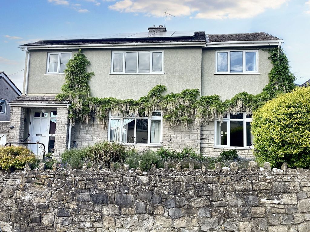 Property photo 1 of 31