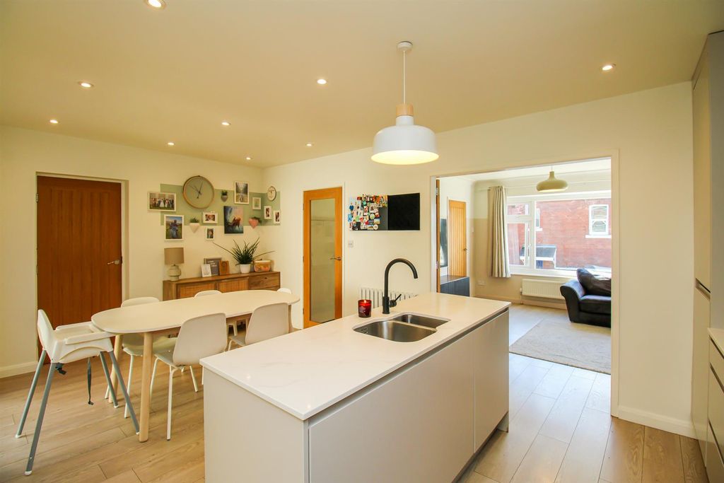 Property photo 3 of 23 Kitchen Diner (1).Jpg