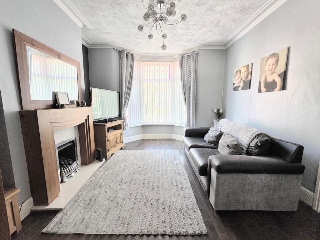 Property photo 3 of 14 Lounge