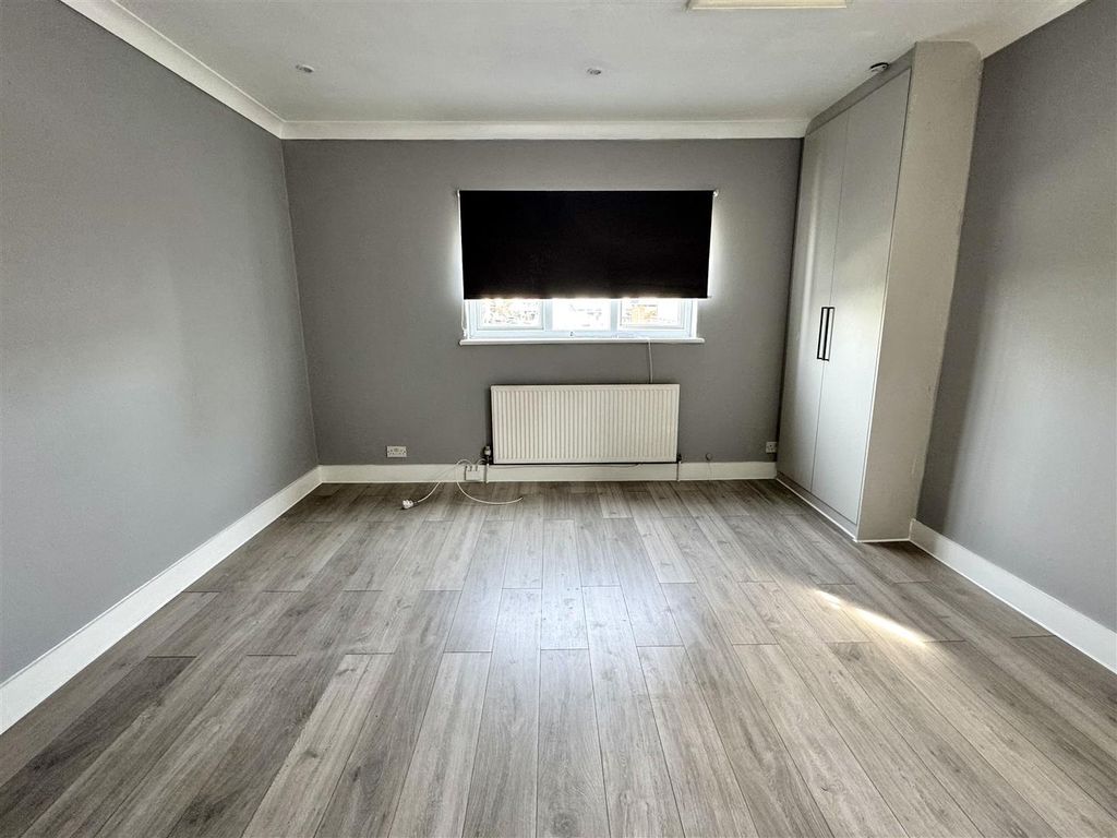 Property photo 1 of 3 Bedroom / Lounge