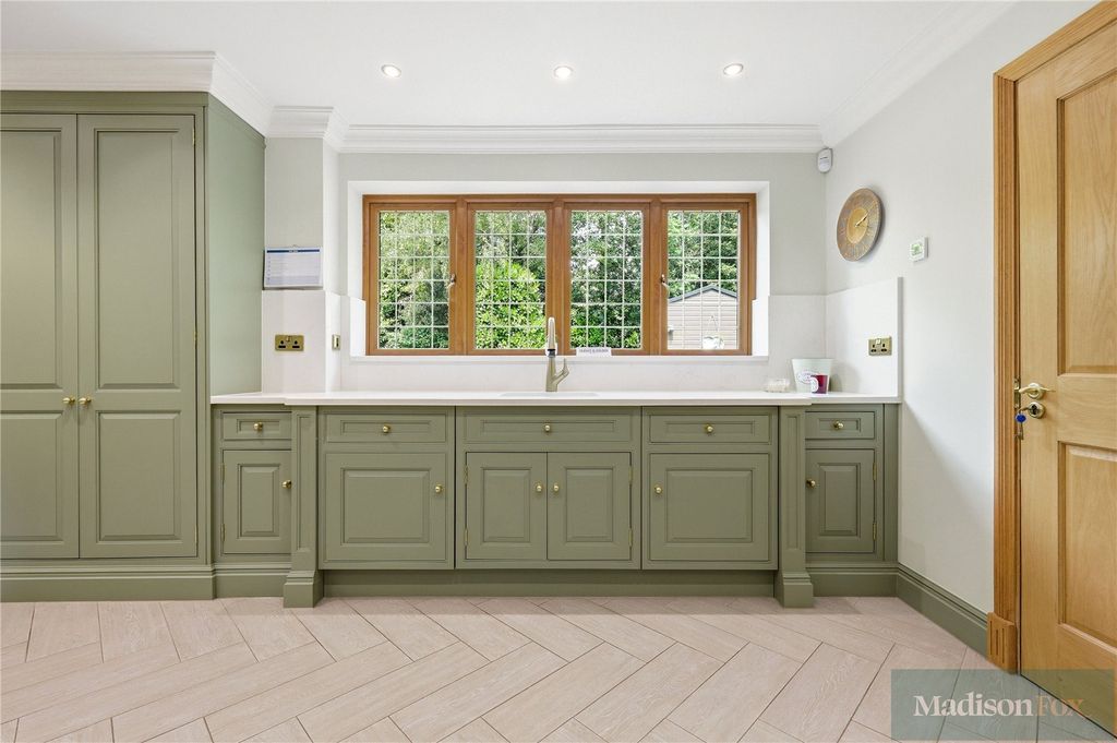 Additional image 9 of 5 bed detached house for saleWest View, Loughton, Essex IG10
