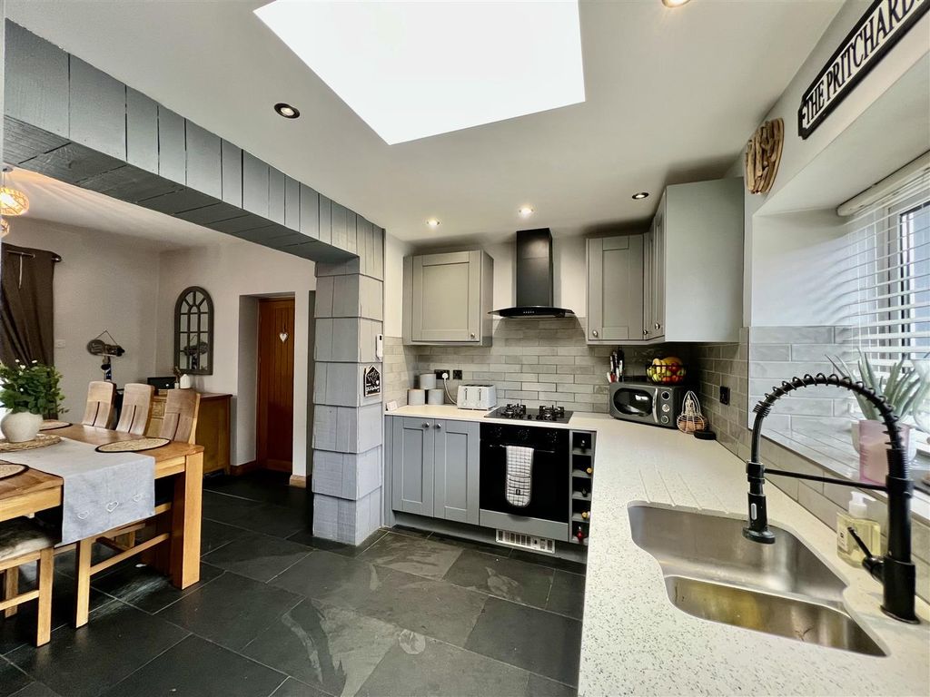 Property photo 3 of 23 Kitchen