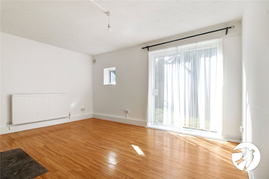 Property photo 2 of 8 Picture No. 20