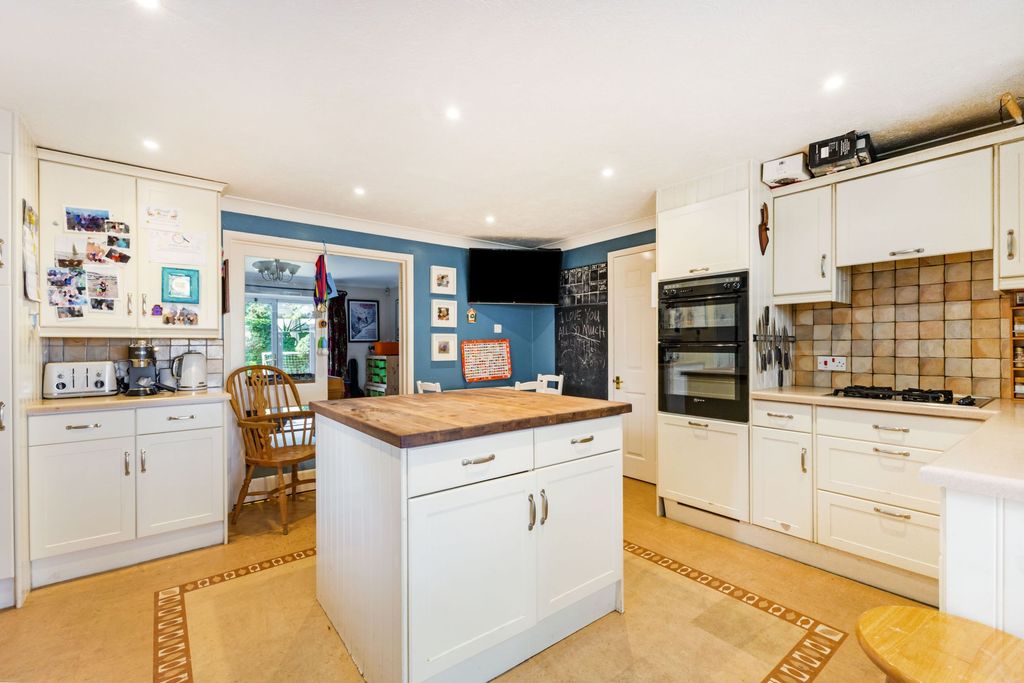 Property photo 3 of 14