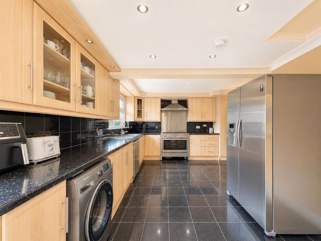 Property photo 3 of 15 Kitchen