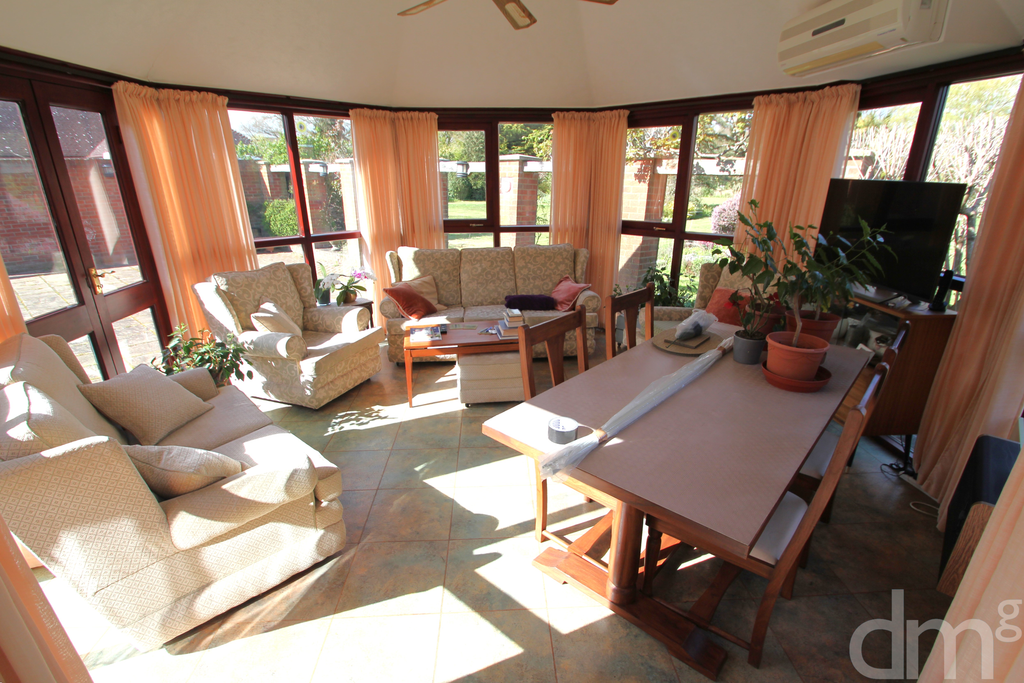 Property photo 2 of 28 Conservatory