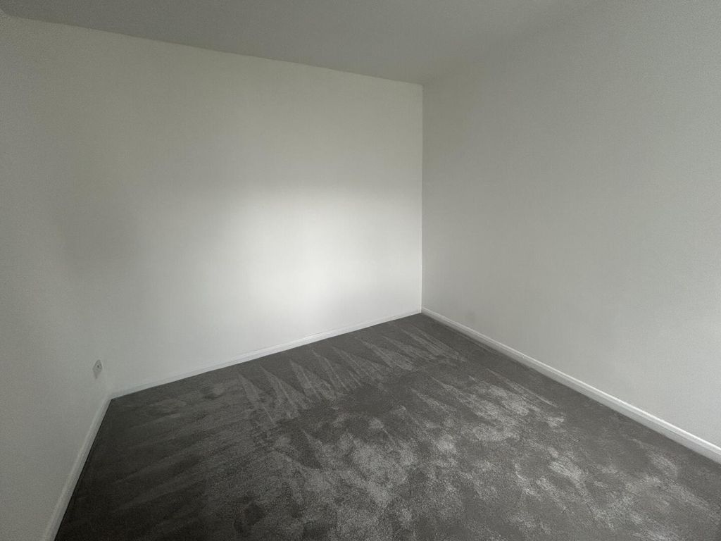 Property photo 3 of 6 Bedroom