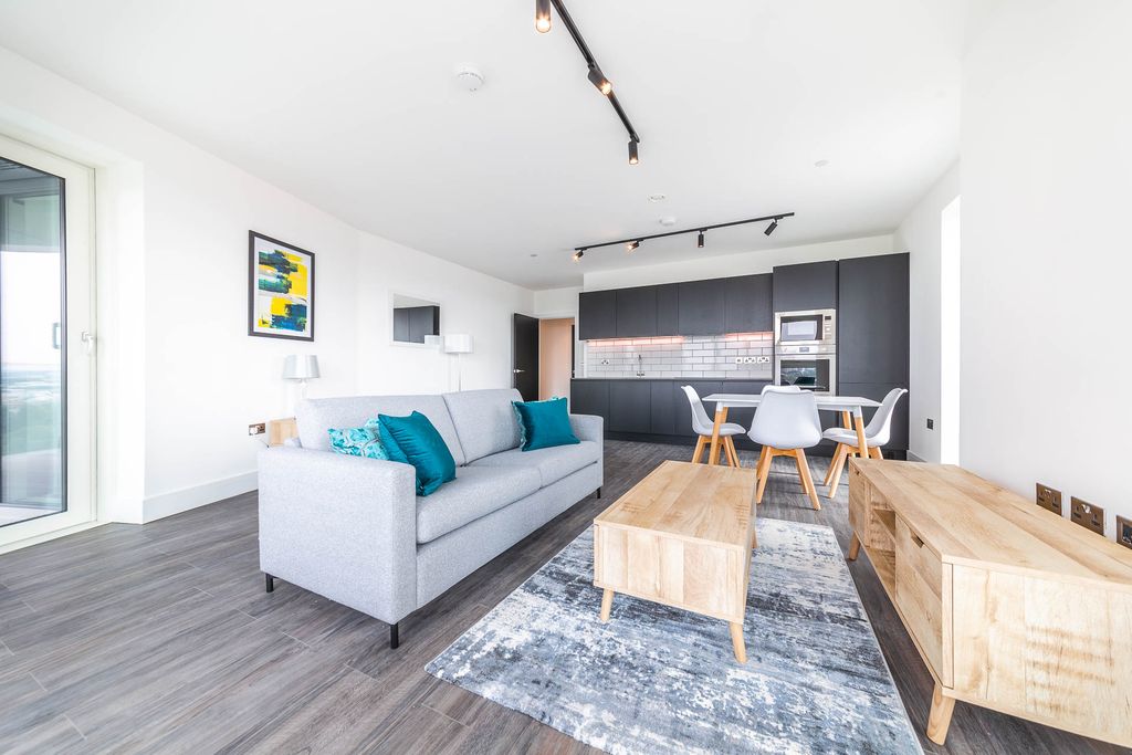 Property photo 1 of 28