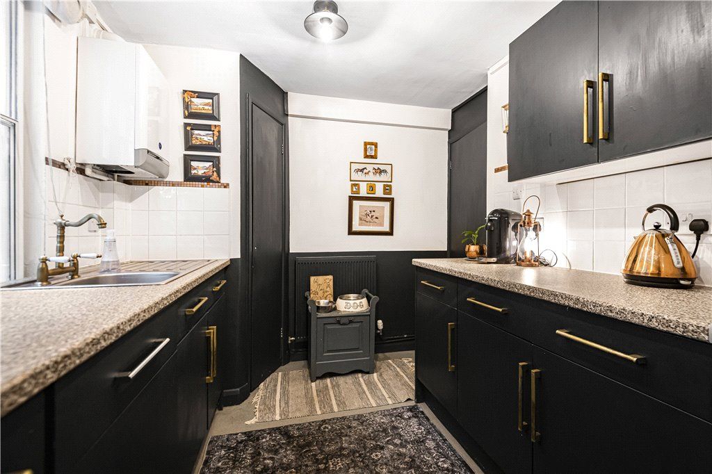 Property photo 3 of 10 Kitchen