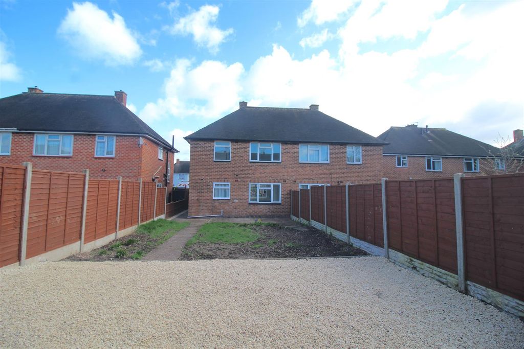 Property photo 3 of 12 Garden