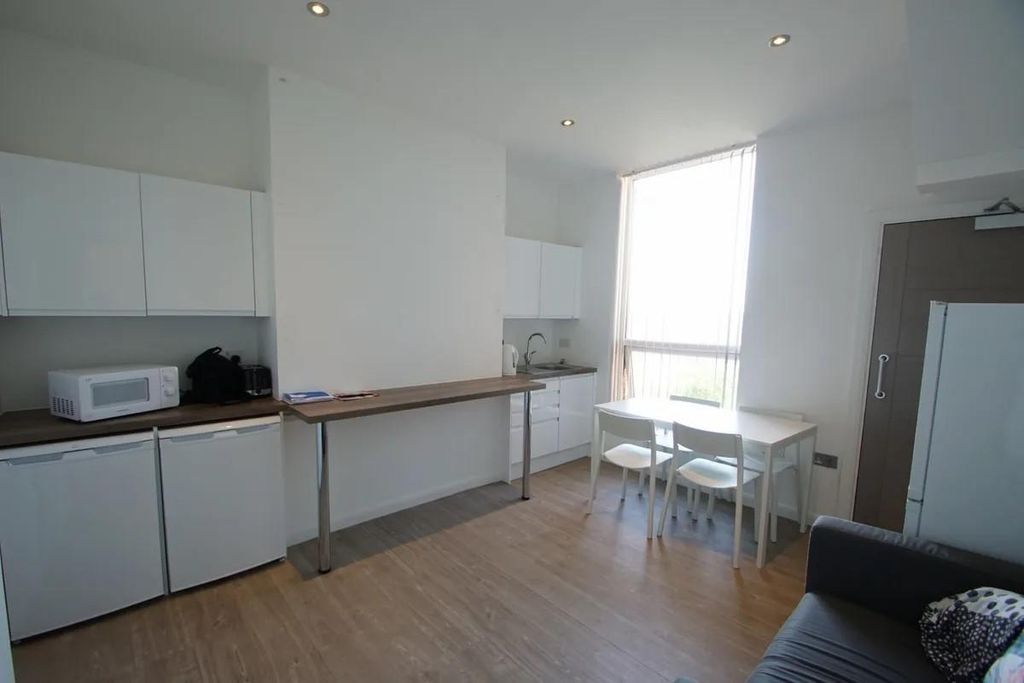 Property photo 2 of 13 39 Wellington St. Pr1 8Tq [2].Jpg