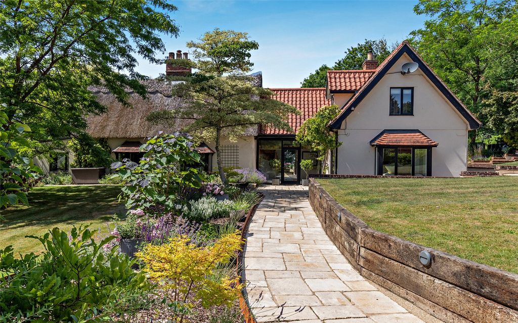 Property photo 1 of 35 Mistletoe Cottage