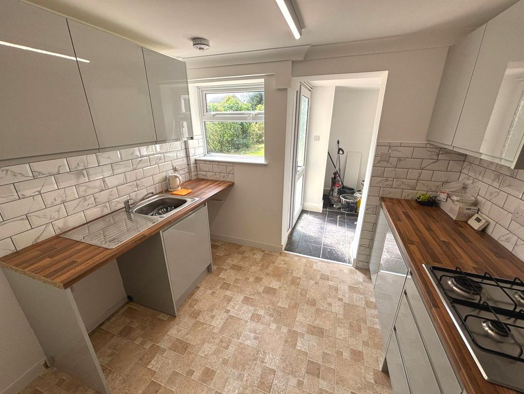 Property photo 3 of 9 Kitchen
