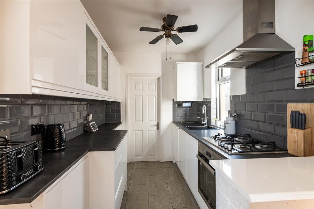 Property photo 3 of 13 51 Wainscott Road Kitchen1.Jpg