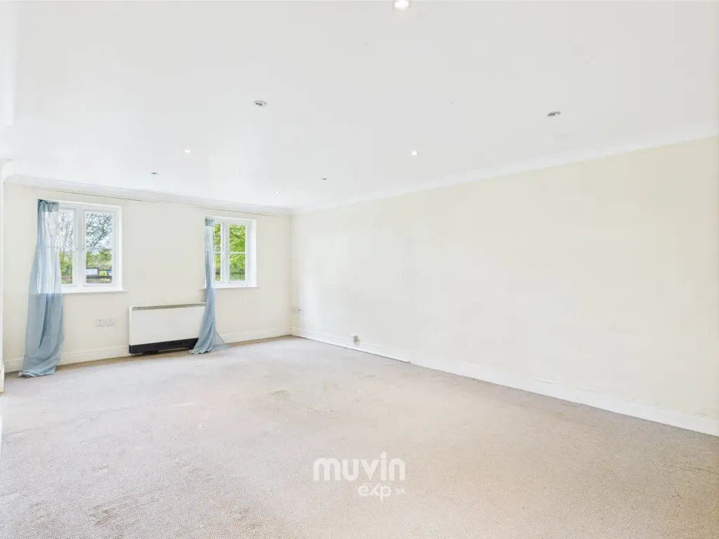 Property photo 2 of 8