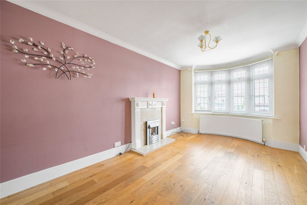 Property photo 2 of 15 Lounge