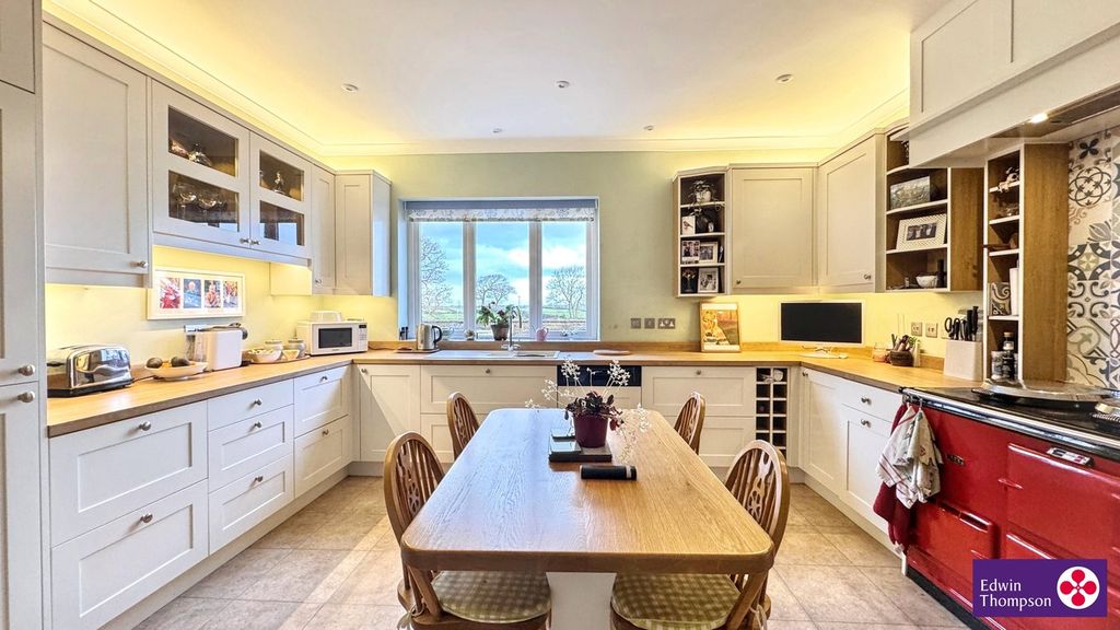 Property photo 3 of 32