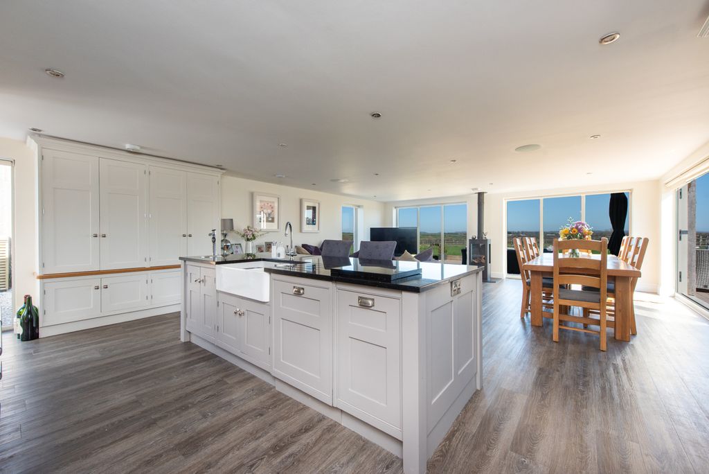Property photo 2 of 39 Kitchen/Living Room