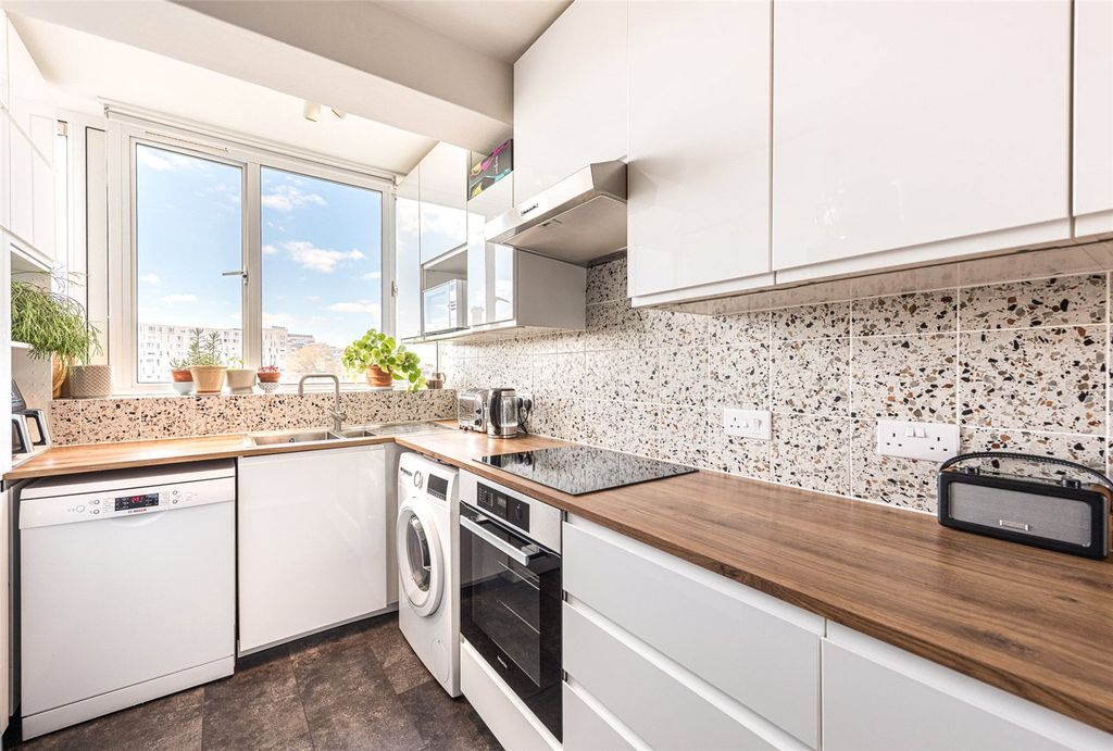 Property photo 3 of 12 Picture No. 11