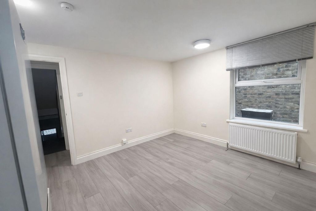 Property photo 3 of 7 Photo-2026-03-24-18-04-19 3.Jpg