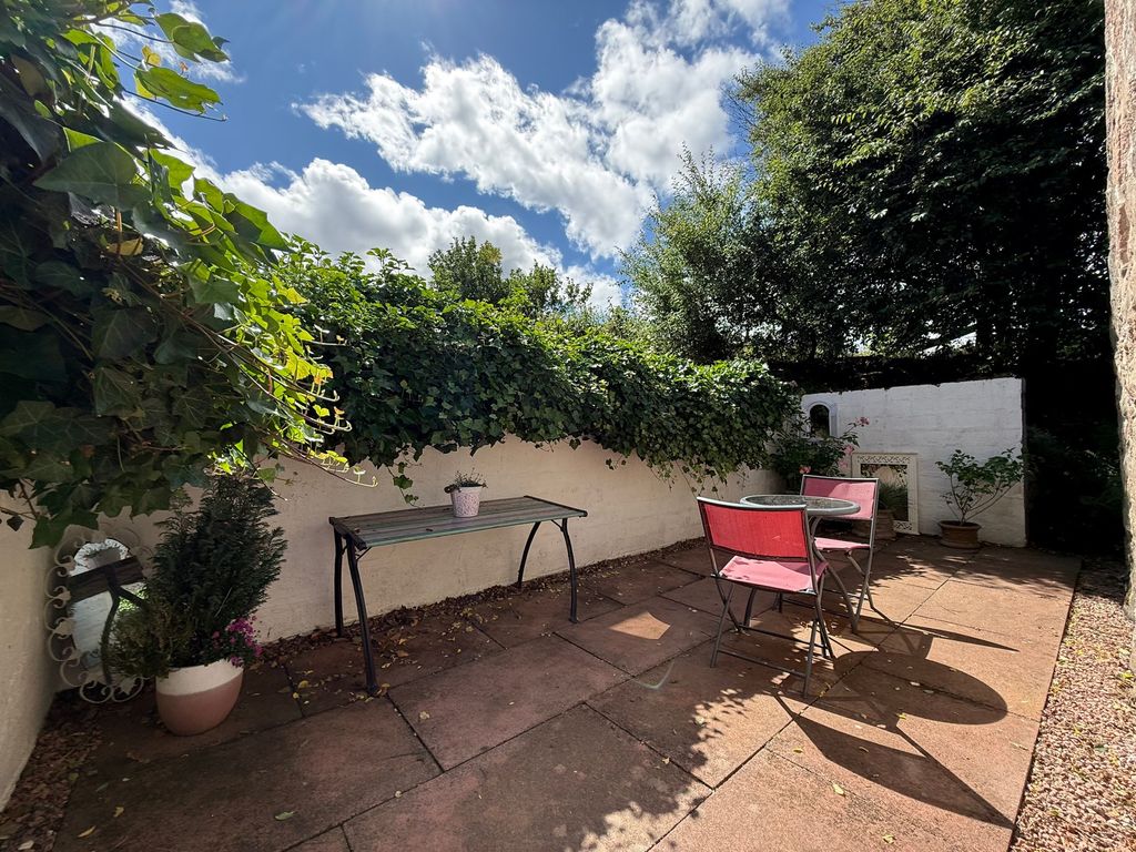 Property photo 2 of 40