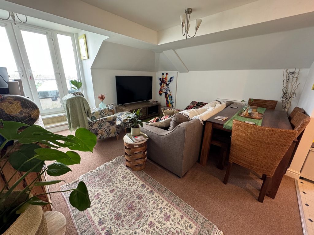 Property photo 2 of 10 2033082
