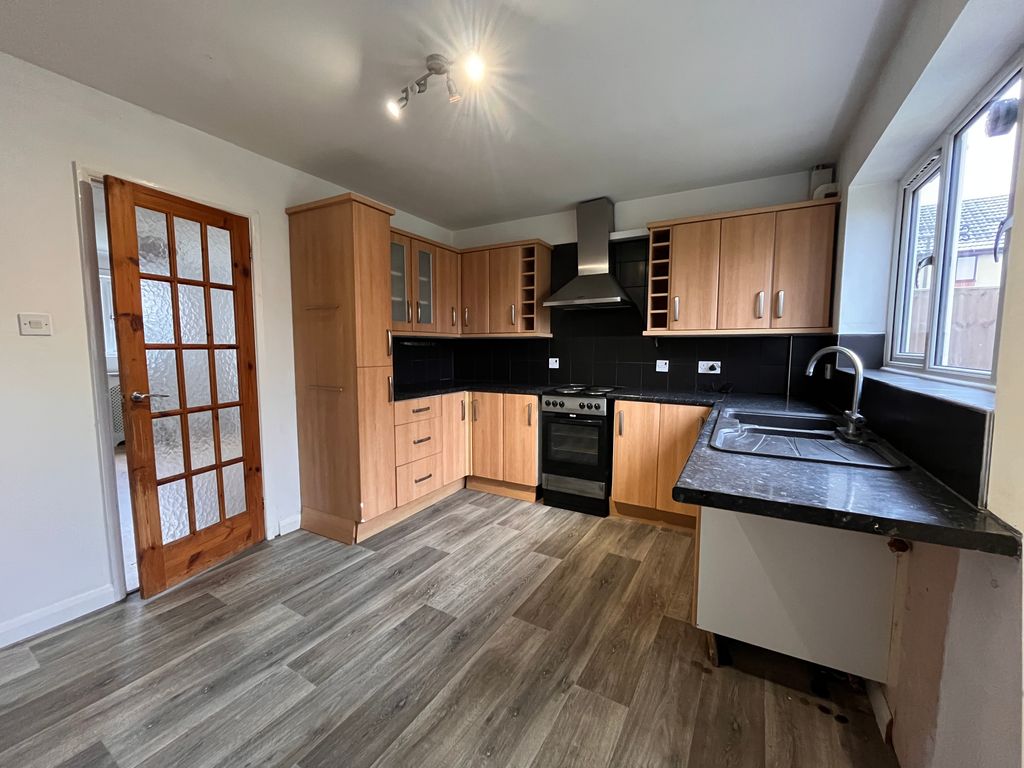 Property photo 2 of 9 Kitchen