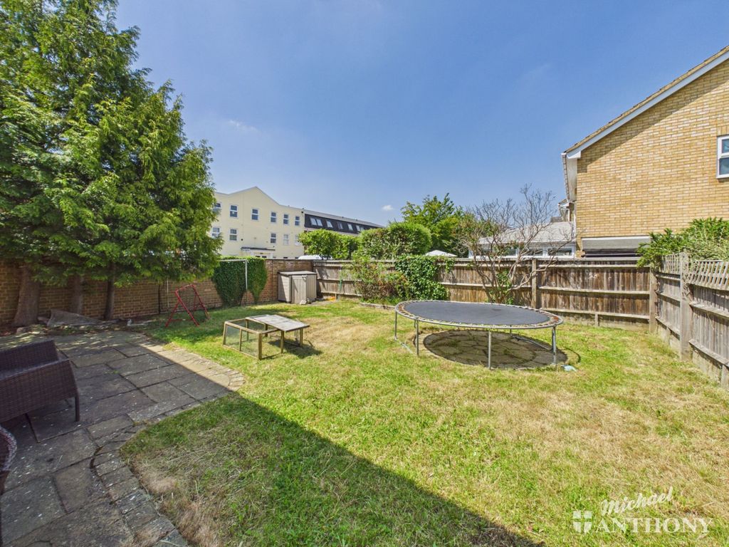 Property photo 3 of 18 Cam03852G0-Pr0712-Still010
