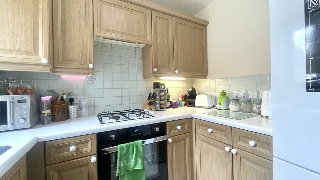 Property photo 2 of 9 Kitchen