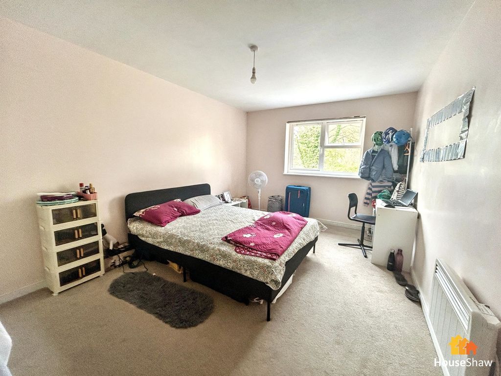 Additional image 9 of 2 bed flat for saleHospital Hill, Chesham HP5