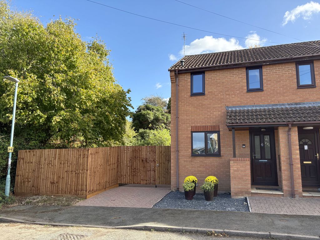 Property photo 1 of 11 2 Bedroom End Terrace House For Rent
