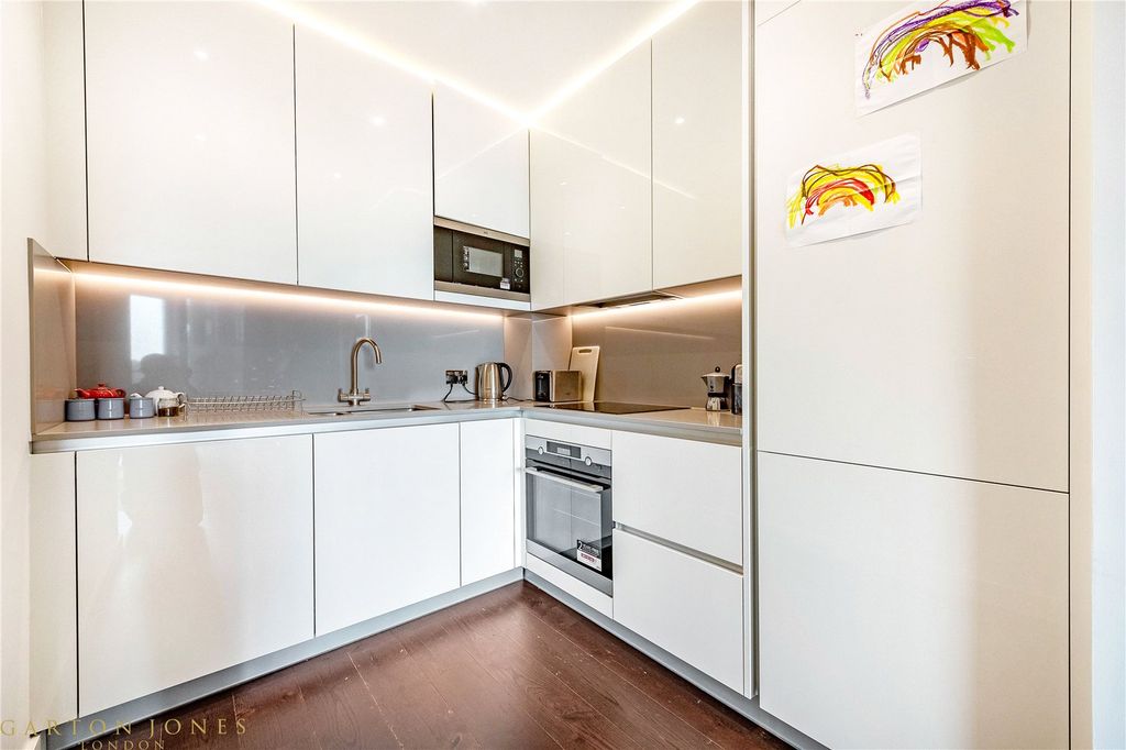 Property photo 3 of 22 Kitchen