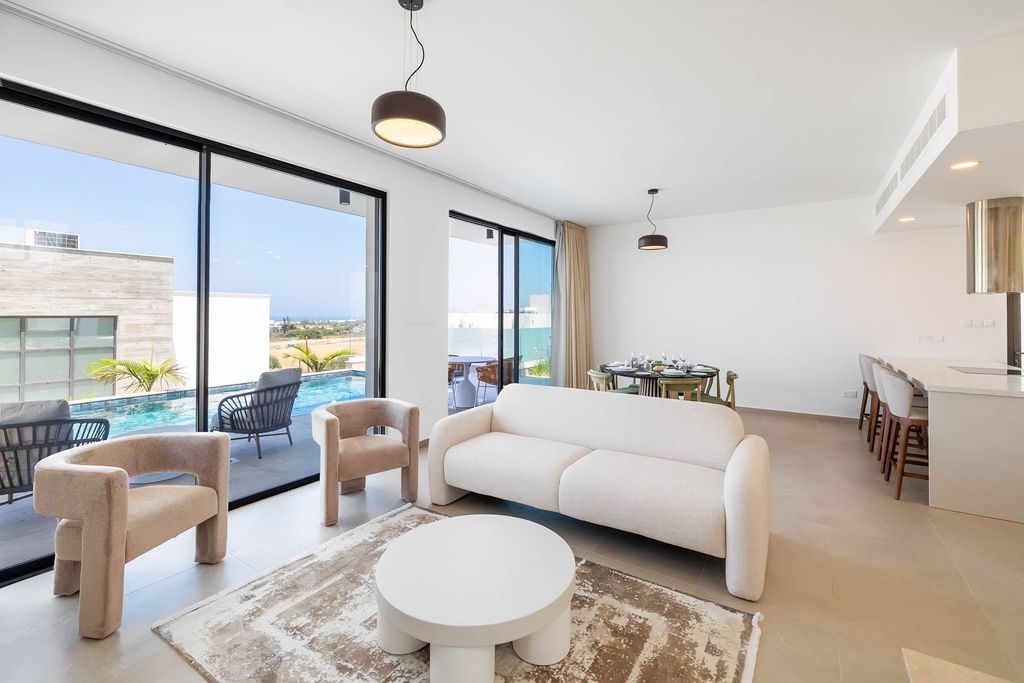 Property photo 2 of 28