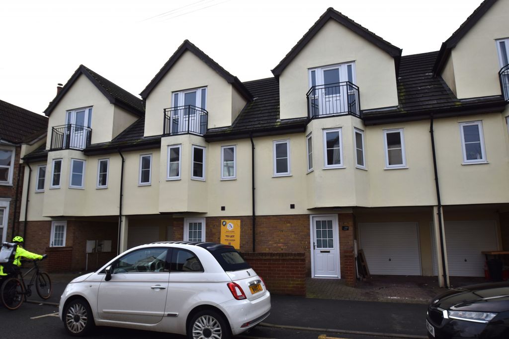 Property photo 1 of 12 3 Bedroom Town House To Rent