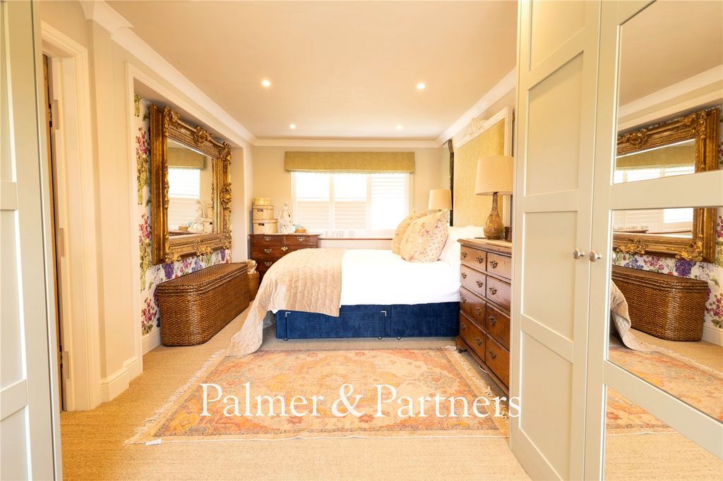 Property photo 3 of 52 Picture No. 05