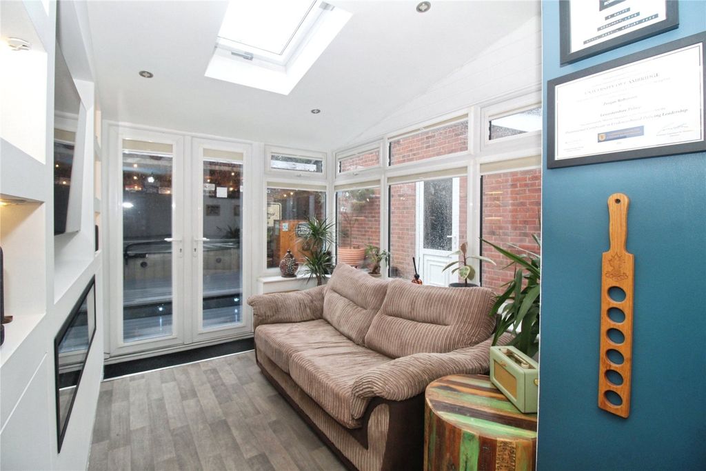 Property photo 2 of 19 Sun Lounge