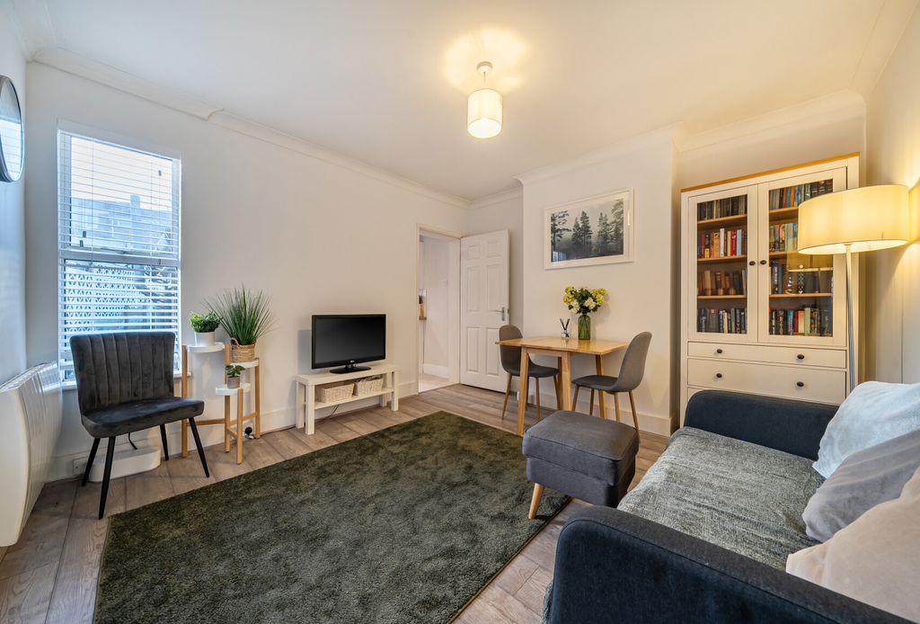 Property photo 2 of 9 1420024-7-699F27F...