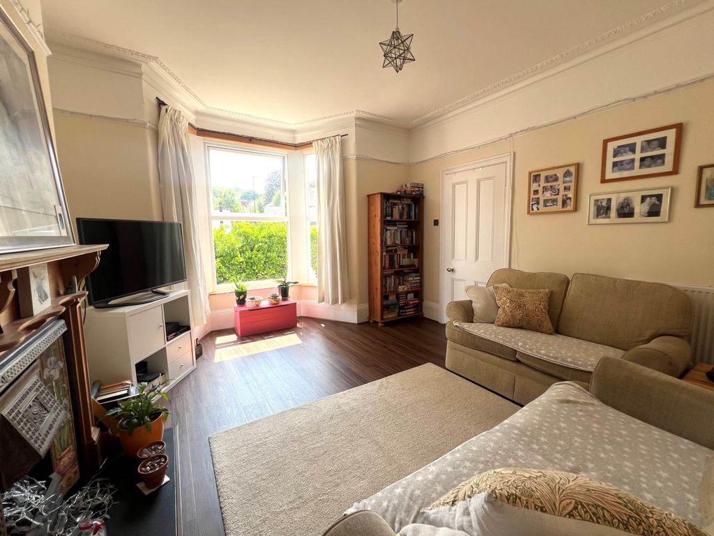 Property photo 3 of 11