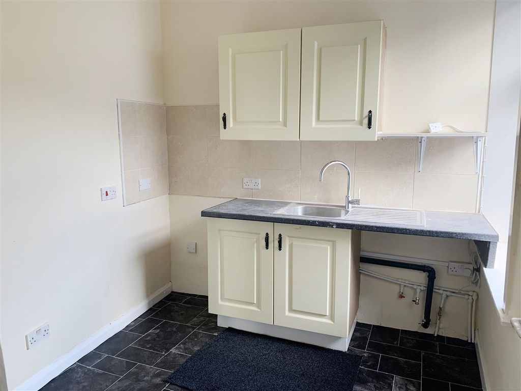 Property photo 2 of 4 Kitchen